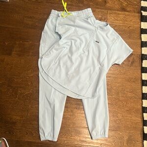 Figs Womens Scrub Set. Small top and medium/Tall bottom. Baby blue EUC!!